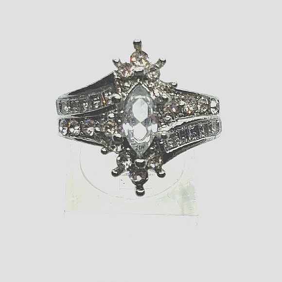 Jewelry - Stunning silver ring with czs !! "Diamonds"